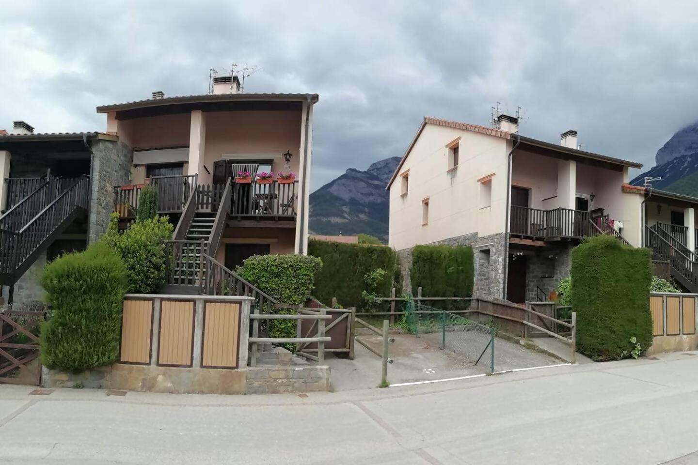 Duplex La Valle Ordesaainsa Laspuña Exteriör bild